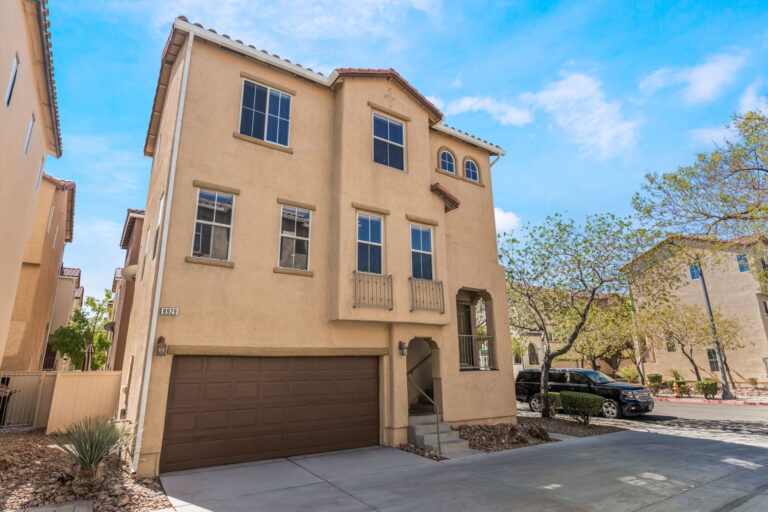 8929 James Carl Court photo 3
