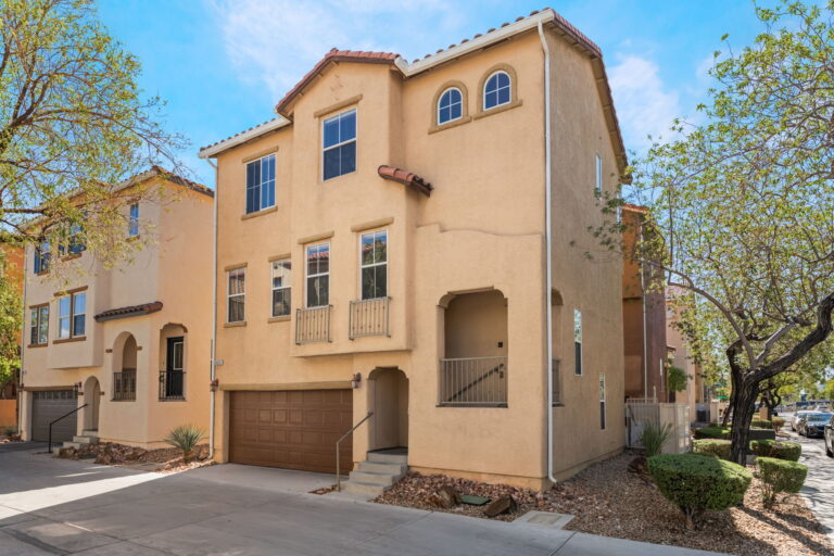 8929 James Carl Court photo 4