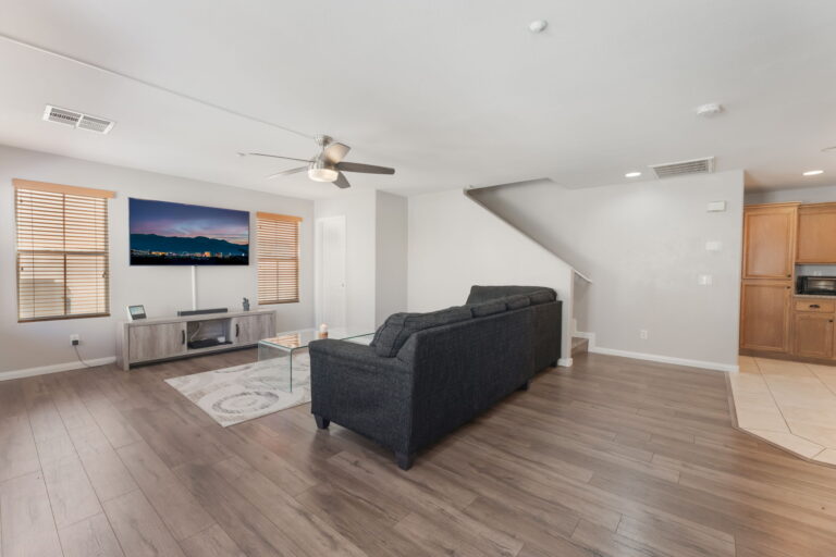 8929 James Carl Court photo 5